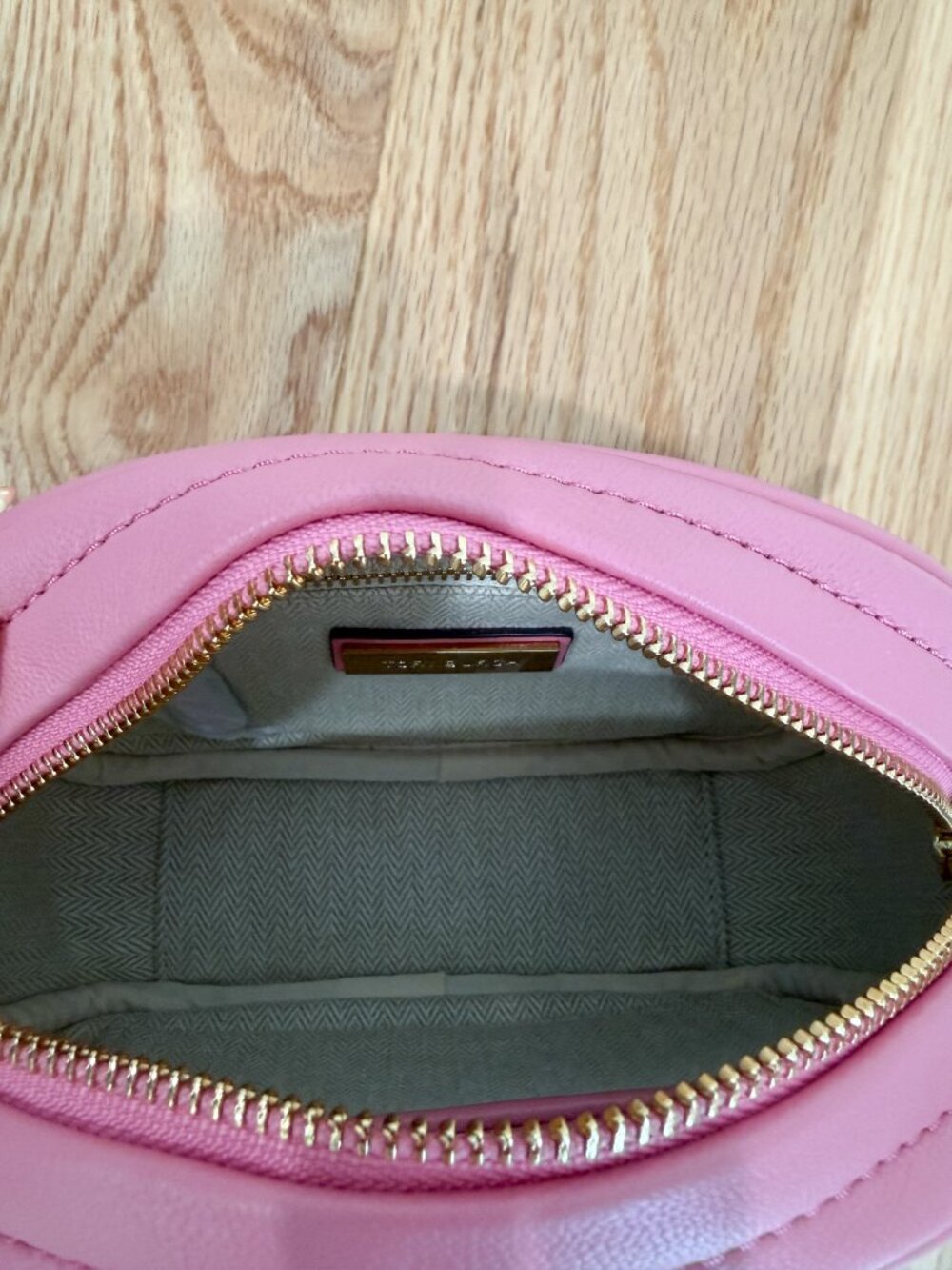 Brand New Tory Burch Kira Chevron Leather Camera Bag - Picture 3 of 7